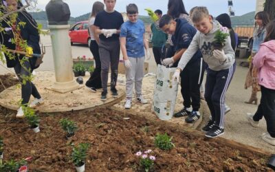 Sadimo cvijeće u suradnji s Općinom Smokvica